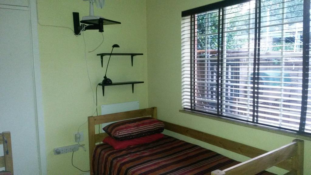 The Birches Backpacker Lodge Randburg Oda fotoğraf