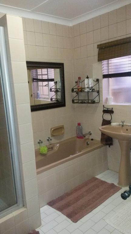 The Birches Backpacker Lodge Randburg Dış mekan fotoğraf