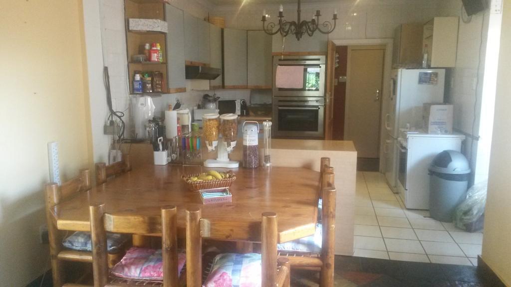The Birches Backpacker Lodge Randburg Dış mekan fotoğraf