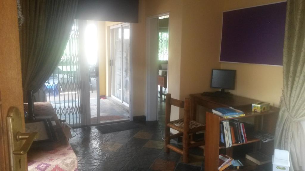 The Birches Backpacker Lodge Randburg Dış mekan fotoğraf