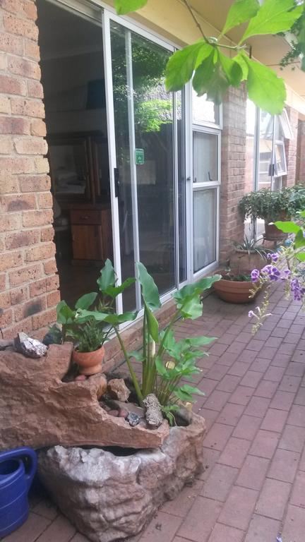 The Birches Backpacker Lodge Randburg Dış mekan fotoğraf