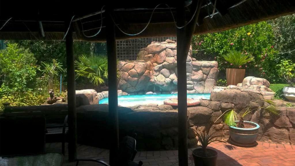 The Birches Backpacker Lodge Randburg Dış mekan fotoğraf
